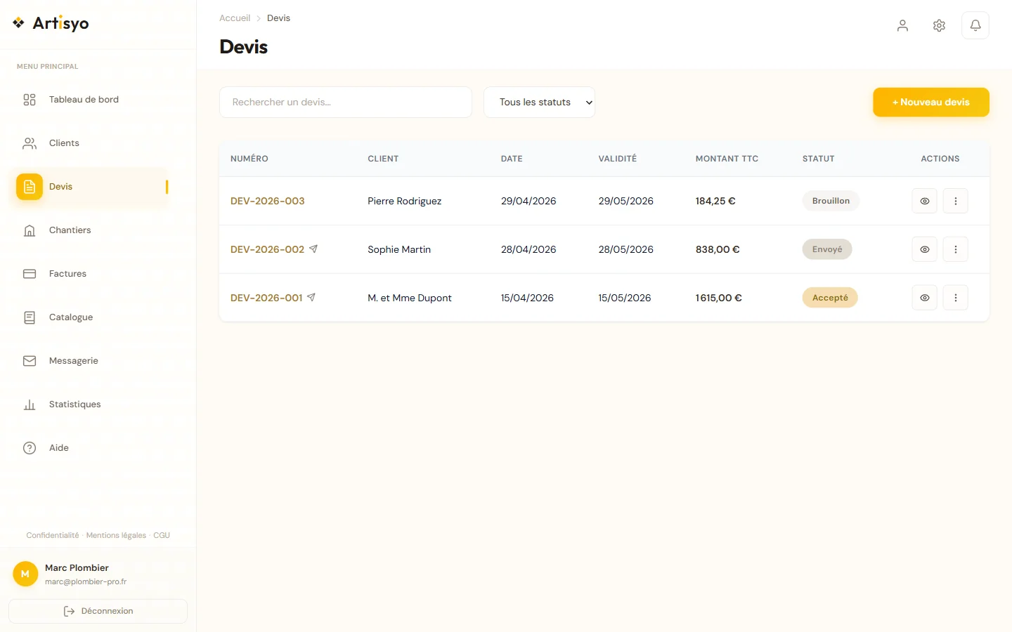 Liste des devis dans le CRM Artisyo avec recherche, filtres par statut et actions groupées